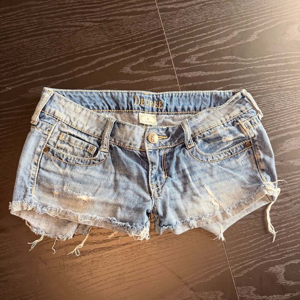 Decree Women's Distressed Raw Hem Low Rise Denim Shorts Size 5
